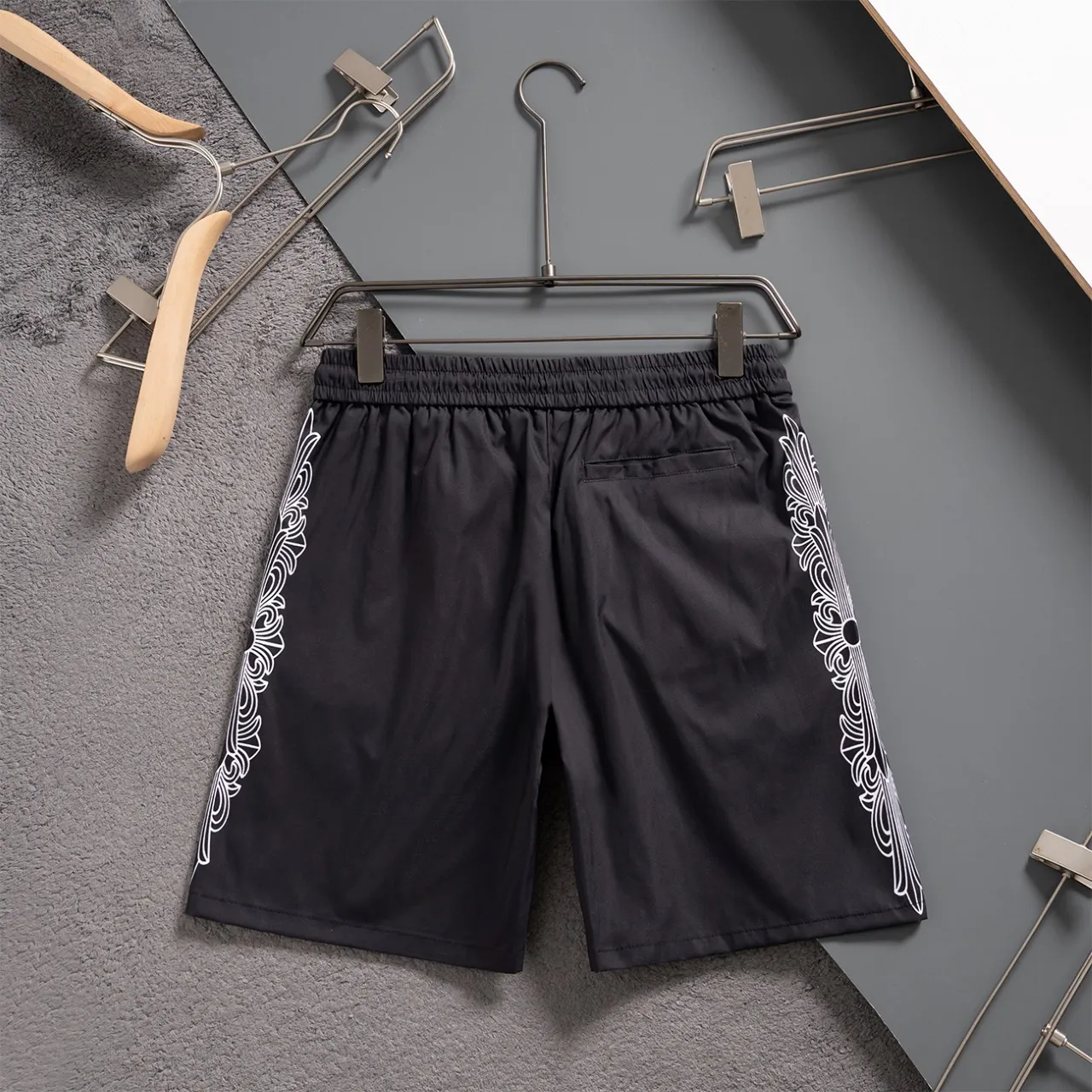 🅿️130 #V2410 [Replenishment all year round] 𝐂𝐡𝐫𝐨𝐦𝐞 𝐡𝐞𝐚𝐫𝐭𝐬 Croix heart new summer beach pants LV classic printed quick-drying three-quarter pants, same style for men and women, the fabric is made of polyester fiber for customers, stain-resistant and wrinkle-resistant, the most suitable material for summer outings It is guaranteed to be cool and comfortable enough at the same time. It is super stylish when you wear it casually. You can clearly see the texture and other things by looking at the photos. It is not an ordinary market material that can seduce a person who wants to go on vacation in minutes. Pockets on both sides. Drawstring at the waist. Very practical design, with impeccable workmanship, details and fit. Can be worn as casual pants or beach pants. A must-have for beach vacations, home leisure, gym equipment, morning running and night running. Practicality takes into account functionality. Color: Black White Size: M-XXXL
